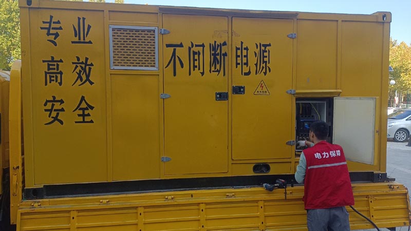 信阳柴油发电机组和UPS电源配合使用时，如何避免切换过程中的电力中断？