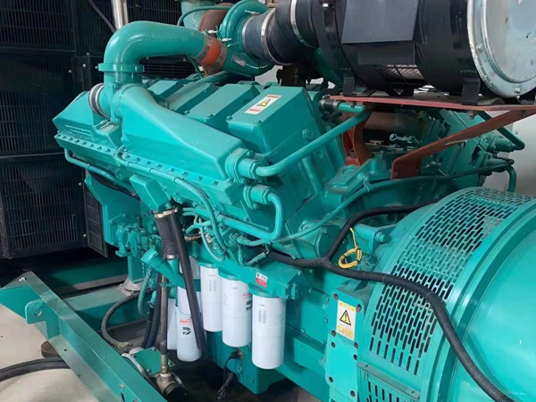 信阳更换100kW柴油发电机组机油时，需要注意哪些事项？